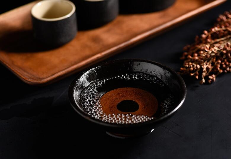 貴州茅台鎮的(de)釀酒曆史?為(wèi)什麽醬香白酒隻有(yǒu)茅台鎮才能釀造